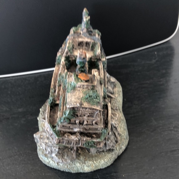 Fish Tank Ship Wreck - Picture 2 of 9